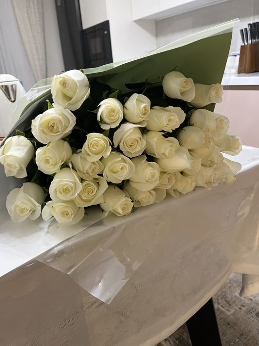 Белые розы,25 штук
