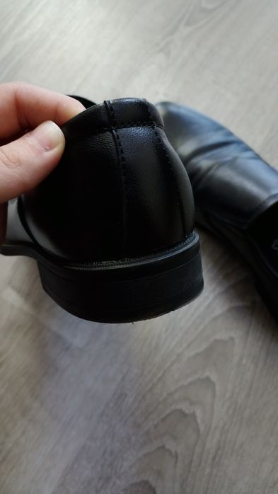 Продам школьные туфли 37р