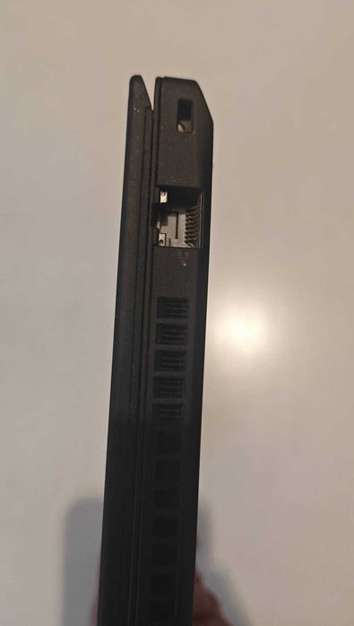 Лаптоп Lenovo T490 за части (+ дефект - пиксел линия) - 49€!