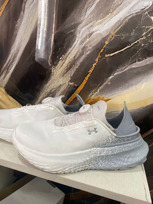 Продам кроссовки летние