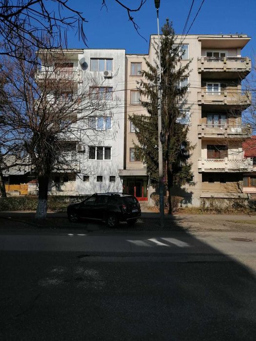 OCAZIE! ap.3 cam., central, 80mpu, et.2/4, garaj 20mpu, PET FRIENDLY!