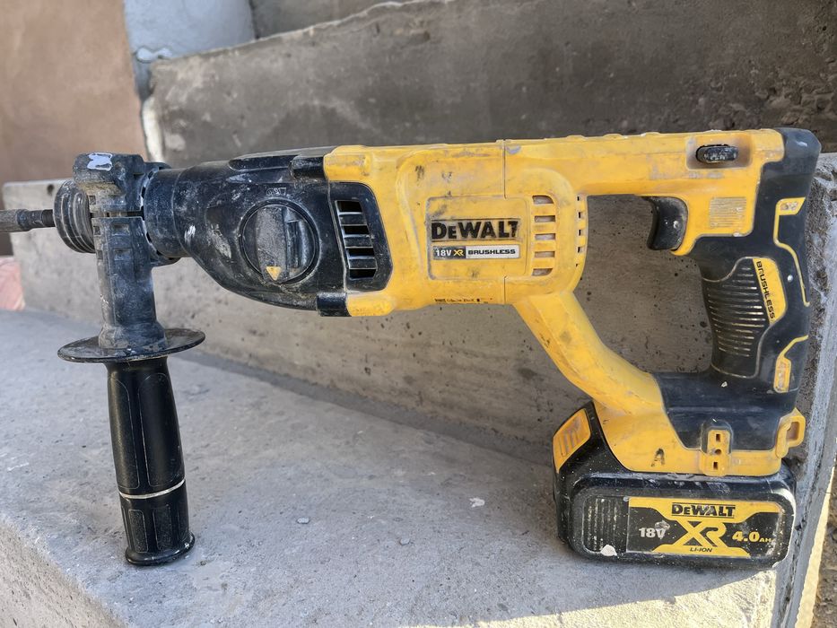 Rotopercutor dewalt 133