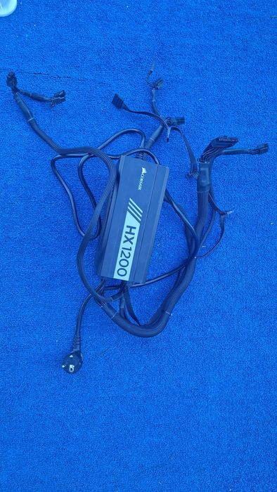Vind  sursa corsair hx1200, 1200w modulara  perfect funcțional.