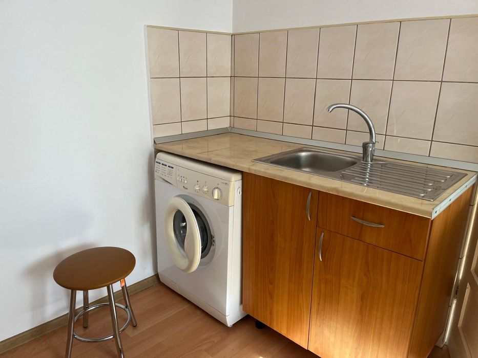 Ofer spre inchiriere garsoniera la casa