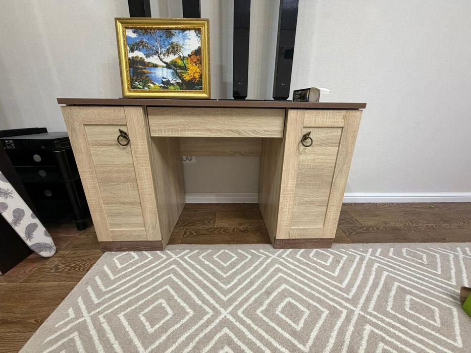 Продам тумбы, стол,