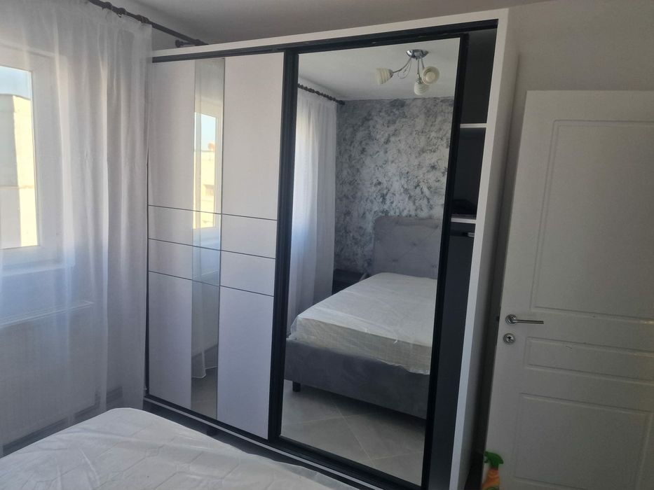 Închiriez  apartament