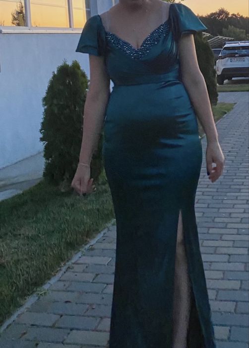 Rochie lungă verde smarald cu crepeu