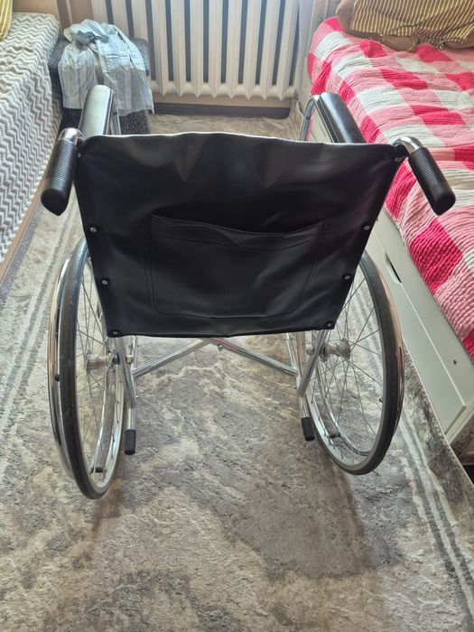 Продам инвалидную коляску.