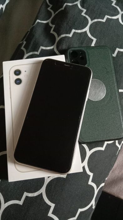 Продам айфон 11