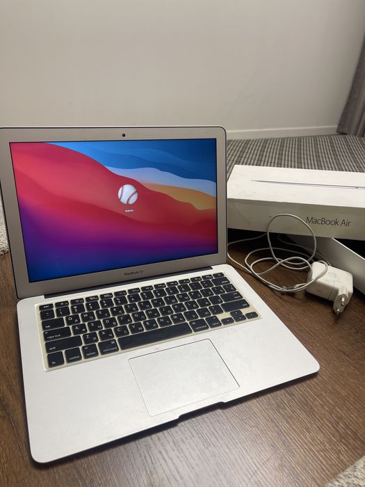 Продам макбук MACBOOK