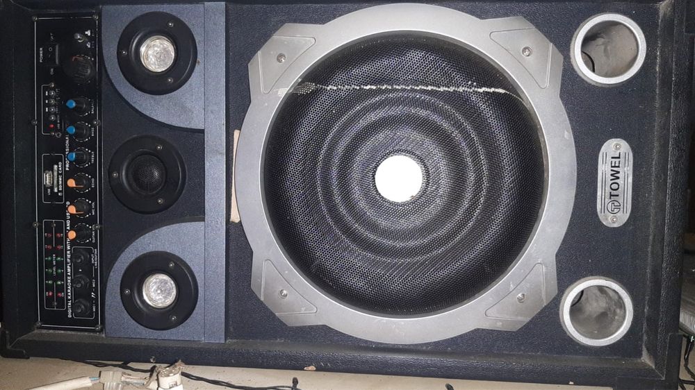 Колонки с басами