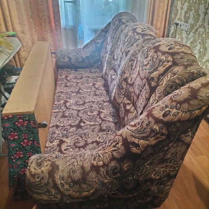 Отдам срочно диван и кресла