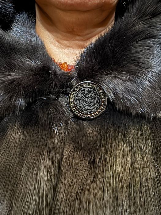 Продам шубу норковую