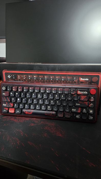 Tastatura qwertykey 65 pro dracula
