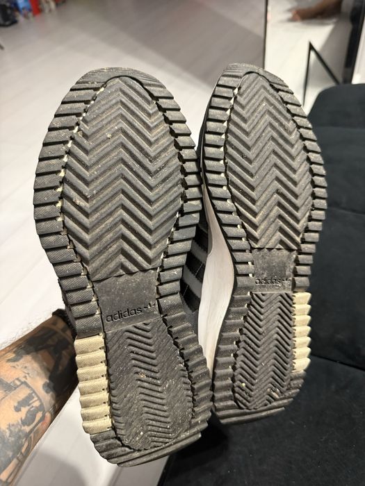 Adidasi adidas marimea 42,5