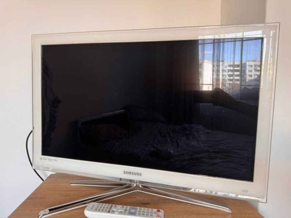 Бял телевизор 32 инча Samsung ue32c6510