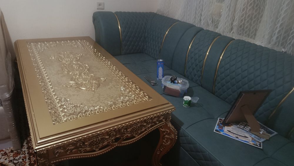 Элитный классический журнальный стол Luxury в отличном состоянии