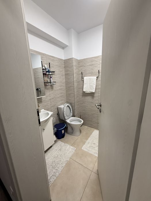 Inchiriez apartament 3 camere