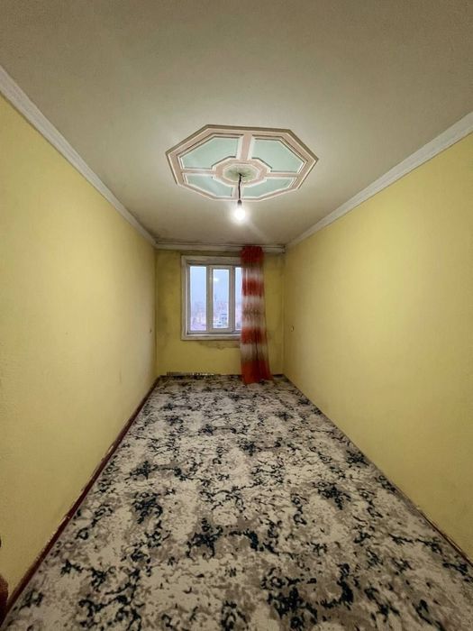 Микрорайонда  3 хонали квартира сотилади