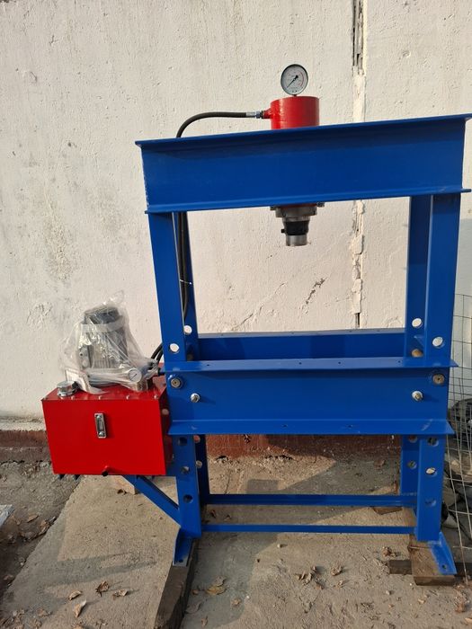 Продаются гидровлический пресс с усилием,40тон