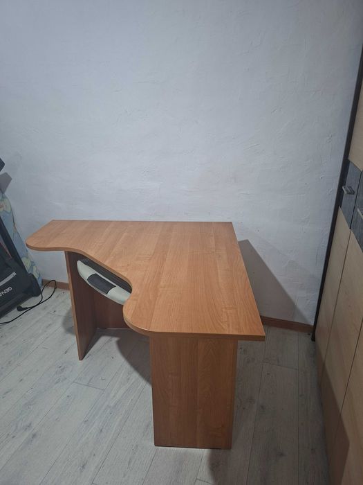 Продам компьютерный стол