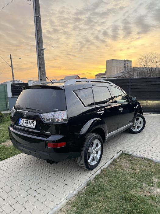 Mitsubishi Outlander 2.0 DID 4x4 -7 locuri- înmariculat
