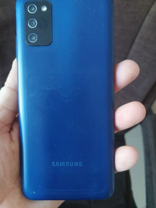 Продам два телефона Реалми нот 50