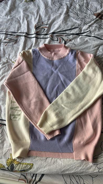 продам свитер розовый