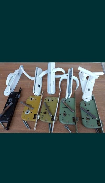 Стари и нови брави, дръжки, шпионка,теглилки ..