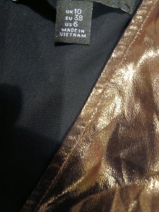 Кафява златиста рокля, номер 38, цена 25 лв.