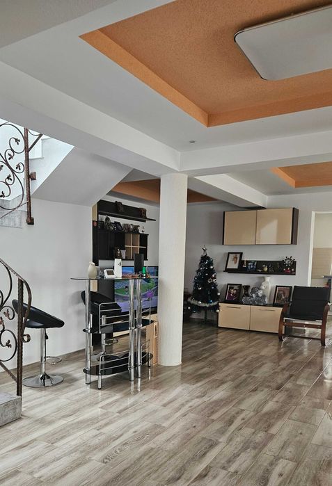 Casa de închiriat sau de vanzare