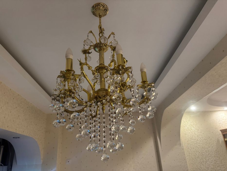 Lustre  diferite dimensiuni 10 bucăți + 6 aplicate pe perete