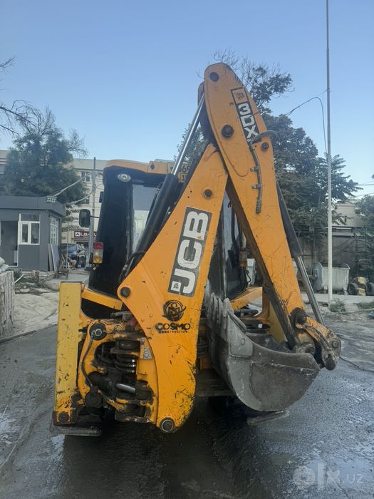 JCB 3CX | 2018 год | 12 600 м/ч | Отличное рабочее состояние