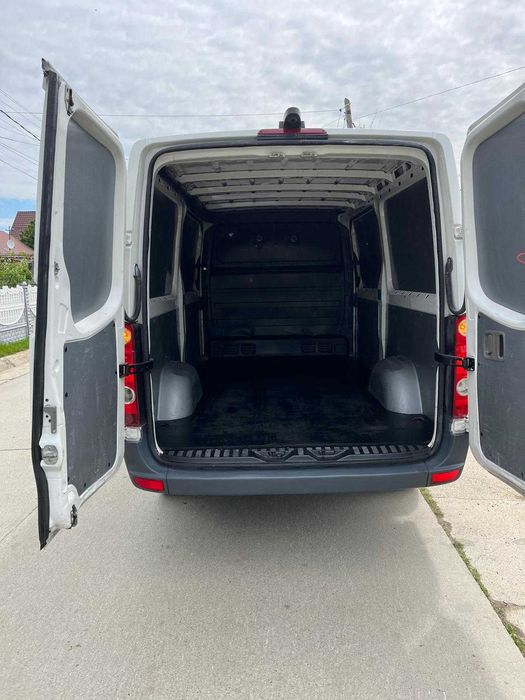 Vand Volkswagen crafter cu 3 locuri si duba an 2012 euro 5 nu sprinter  usii culisante pe ambele părți