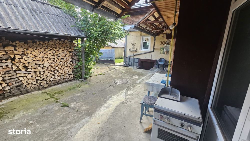 Casă spațioasă cu teren generos – Lerești, Argeș