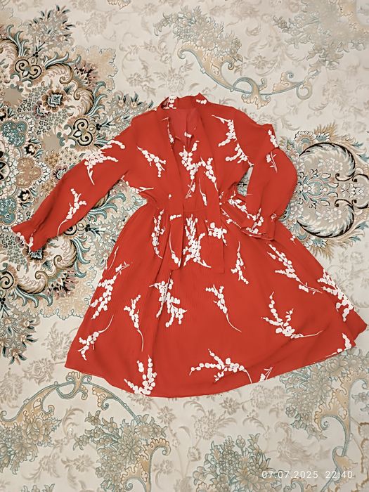 Продам платье размер 46-48 очень стильные подходит нежным девушкам