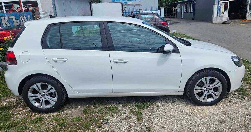 отдава под наем автомобил