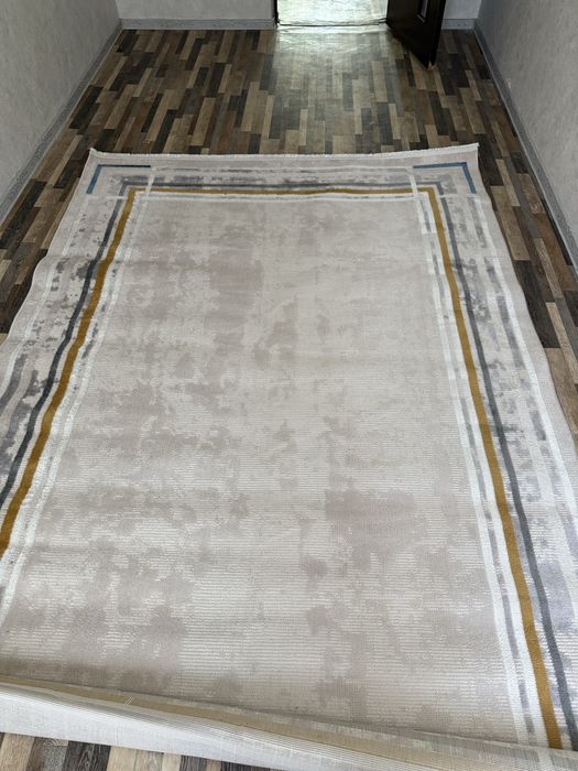 Ковер в подарок есть 200-300