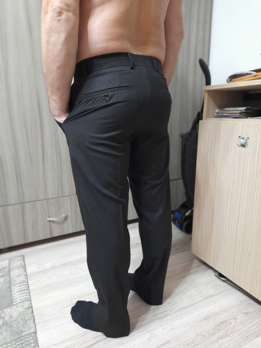 Pantaloni de costum barbatesc.