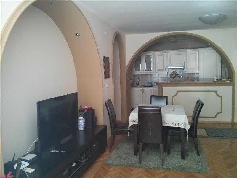 Дава се под наем Двустаен апартамент в Бургас, Братя Миладинови - 56 кв.м за 178.5 € - Снимка #2