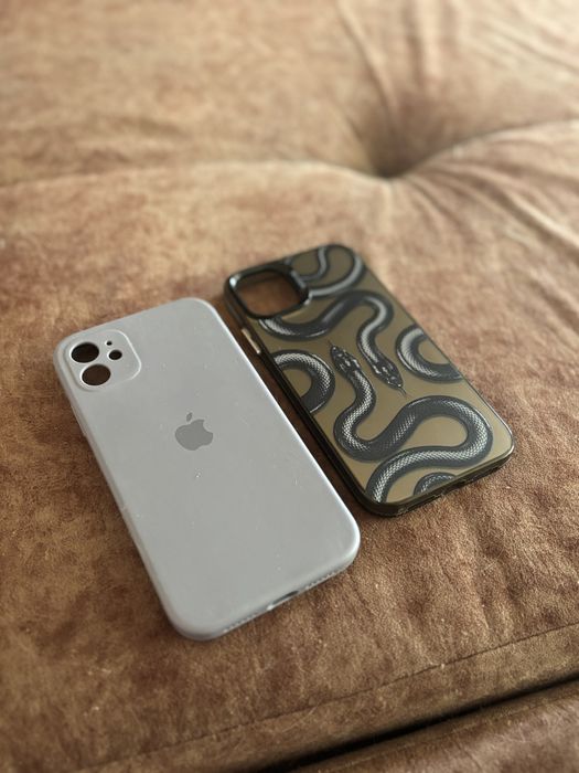 Продам чехлы на iPhone 11.