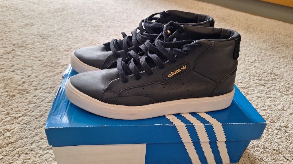 Adidas  sleek mid