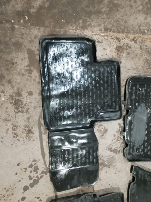 Продам резиновые полики