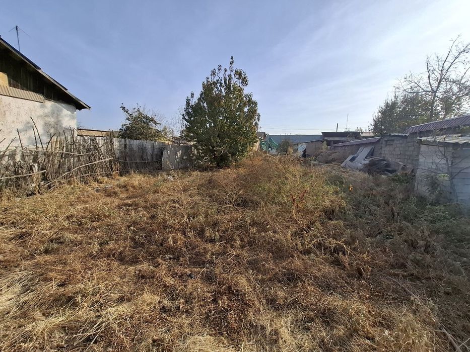 Ховли ер сотилади