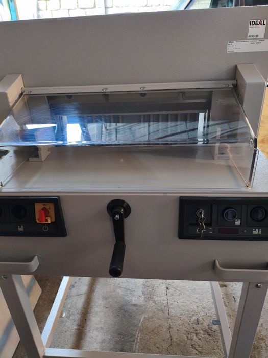 Продам полуавтоматический резак(гильотина) Ideal 4850-95EP.