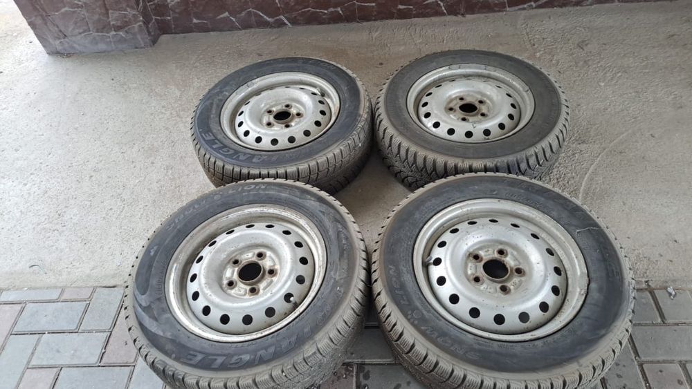 Зимние шины с дисками б/у