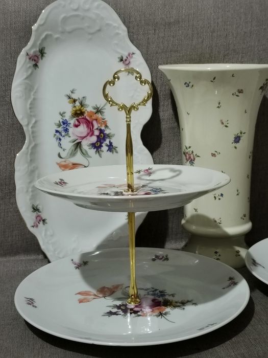 Этажерка конфетница-фруктовница 
В наличии 2 шт
Высота 25см

Декор зна