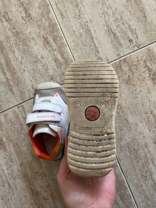 Продавам детски обувки Biomechanics 22 номер