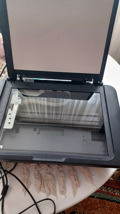 Vând laptop acer și imprimanta Canon