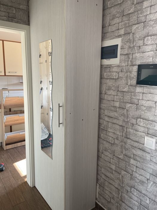 Dulap cu oglinda aplicata